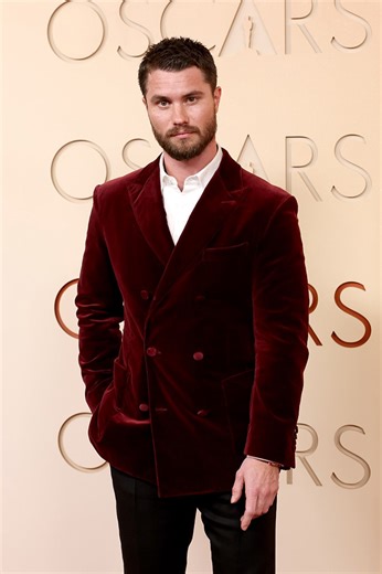 Chase Stokes looks unrecognizable with short hair, beard at Oscars