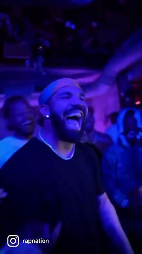 Drake getting a DANCING LESSON AT THE CLUB 🔥🔥