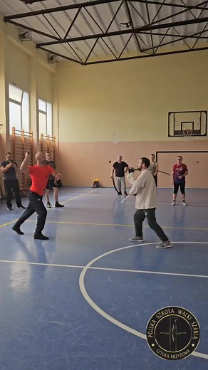 119K views · 630 reactions | Krótka finta #szermierka #saber #fencing #szabla #history #sword #martialarts #sztukiwalki #swordfighting #historicalfencing #hema #historicaleuropeanmartialarts #polishsaber #crosscuttingart #sztukakrzyżowa #saberfencing | Polska Szkoła Walki Szablą | Facebook