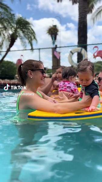 Mommy friendd that seim together stya together #SwimLessonsMiami #LearnToSwim #SummerReady #FamilyActivitiesMiami #love #LearnToSwim #swimming #swimming