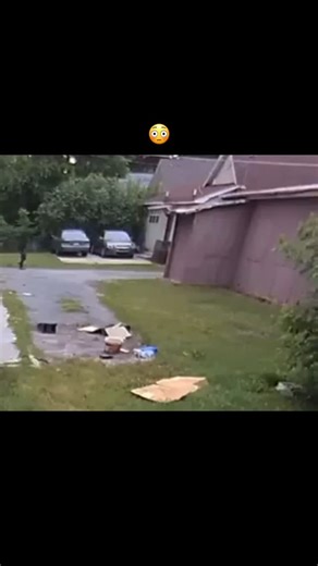 @insaneshootingsus on Instagram: "@insaneshootingsus for more 🩸💥 . The 2025 Mercedes-Benz S 580e 4Matic plug-in hybrid luxury sedan continues unchanged with a base price of $129,350. That base price, which includes a $1,150 destination charge, is just $450 more than the 2024 model and a negligible increase for a six-figure sedan—one that's now in its third model year. Launched in the 2023 calendar year as a 2023 model, the S 580e combines a 3.0-liter turbocharged inline-6 and 9-s