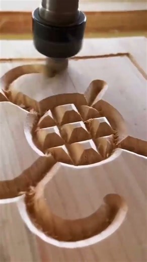 Router cutting smooth decorative pattern into wooden surface #shorts