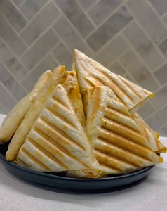 95K views · 2K reactions | Easy Chicken Triangles For School & Work Lunches ! Yum | Foodzizzles | Facebook