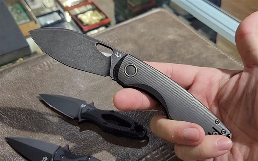 放假来店内摸摸FOX的新刀