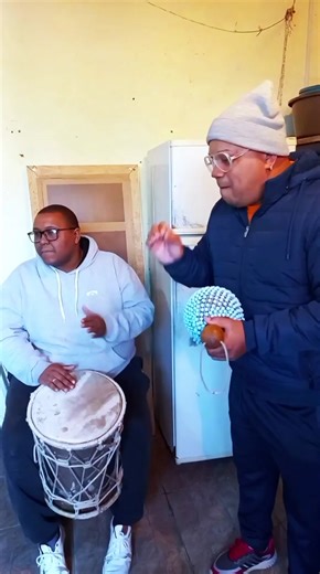 Festa de Macumbinha com Alagbê no Balanço de Moreno