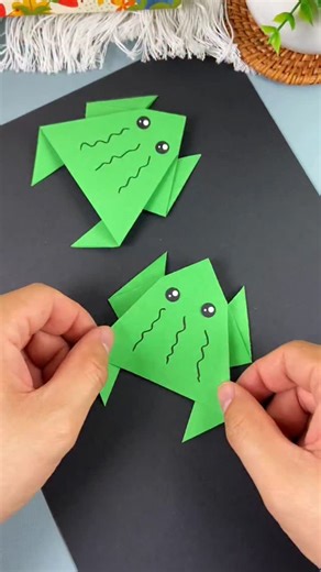paper crafts creator on Instagram: "Step-by-Step Paper Frog Craft #paperfrog #papercraft #frogart #diycraft #easycraft #kidscraft #funart #simplecraft #greenfrog #craftidea"
