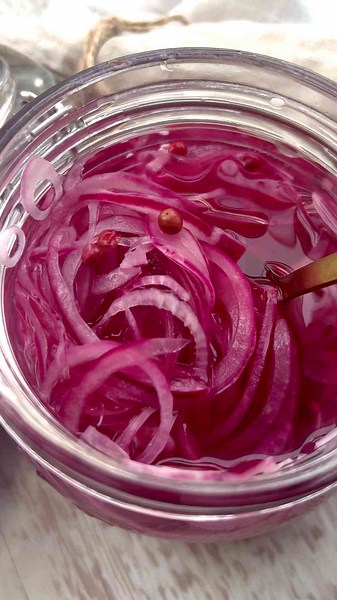 Easy homemade pickled onions in minutes