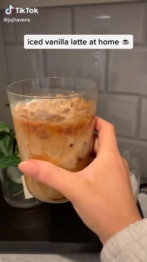 iced vanilla latte tutorial 🧊☕️ #fyp #tiktokrecipe