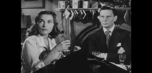 🎄Holiday Affair 🎄 Original Release Date November 23, 1949 I love these old black and white movies. A snowy day, some hot chocolate, Christmas lights… a perfect day. ❤️🎄 | Old Fashioned Christmas