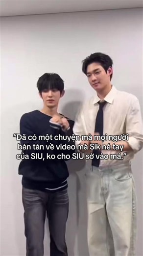 Dấu hiệu bệnh Tic ở Kim Yoonsik: phân tích video tránh tay với Park Siwoo