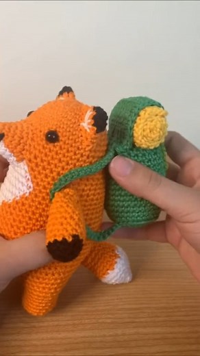 3 things that make it easy (and SO fun) to learn crochet with a Woobles kit: 🧶 Easy Peasy no-fray yarn, custom-made for beginners 🎥 Easy-to-follow video tutorials 🏃🏾‍♀️ Pre-started for you so you can jump right into the basics Shout out and thank you to Loopy Mountain Crochet for this tutorial! | The Woobles