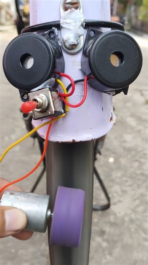 Powering 2 Buzzers with a Bicycle Wheel #diy #innovation #techhacks #cyclehorn