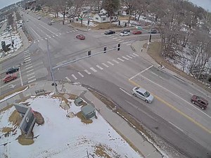 A traffic camera in Omaha, Nebraska, captured the dramatic moment two vehicles suddenly fell into a sinkhole while stopped at an intersection. According to local reports, no injuries were reported, and nearby roads were shut down.