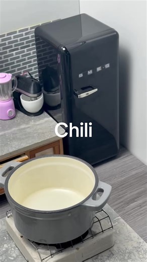 Chili seems great for a COLD day. #easyrecipe #fyp #chill #minivlog #foodie