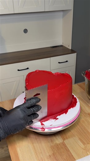 Mastering the Final Coat for Cakes