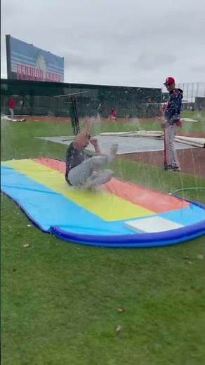The Red Sox are staying cool at spring training 😂 (via @redsox/TT)