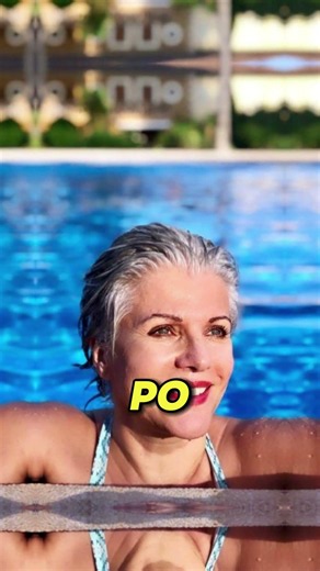 Birgit Schrowang zeigt ihre enormen Ausmaße im neuen Bikini