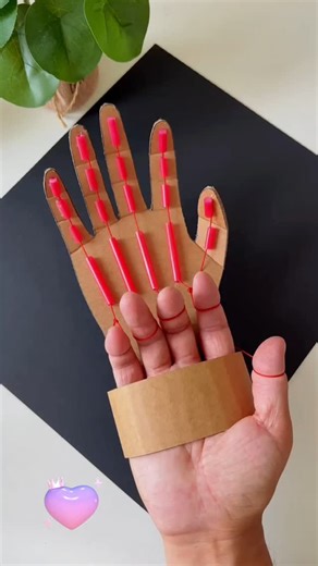 5 Min Craft Class | Make a fun DIY robot for your child using a courier cardboard box. Follow for more. Thanks 😊 #HandmadeDIY #kindergartenhandmade... | Instagram