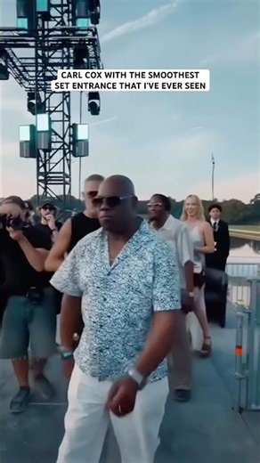 Goated entrance by ‪@CarlCoxofficialTV‬ 😮‍💨
