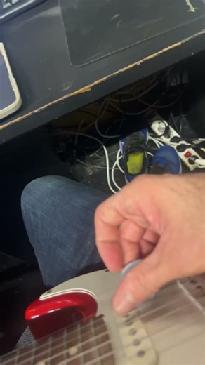 how to do pinch harmonics with an EVH style pick grip ￼(￼ middle finger)