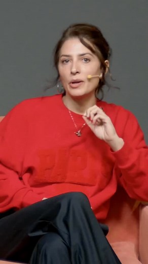 Pedro Almodóvar y Bárbara Lennie (@barbaralennie), una nueva alianza creativa 🎬✨ MI VIDA EN PELÍCULAS | Durante su paso por nuestro podcast con @andrea_g_bermejo, la actriz nos habló de Los Tigres, su nuevo proyecto junto al cineasta manchego, y de cómo ha sido trabajar bajo su dirección. 🎧 Escucha la charla completa en Mi vida en películas y recuerdo que ya puedes ver, ‘Los tigres’ en cines. #BárbaraLennie #PedroAlmodóvar #LosTigres #MiVidaEnPelículas | REVISTA CINEMANÍA