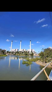 Standing tall with its 3 massive chimneys, the Gladstone Power Station isn’t just a landmark — it’s Queensland’s oldest and largest coal-fired power plant. First commissioned in 1976, this massive facility was built to meet booming industrial demand and has been a cornerstone of the region’s energy and economic growth ever since. ￼ 📜 History & Construction Planning began in the late 1960s, driven by the need for reliable power for heavy industry — especially aluminium smelters and refineries ex