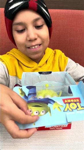 TOY STORY BUZZ LIGHTYEAR ALIEN VINYL FIGURE UNBOXING #toystory #toystory5 #disney #toys #subscribe