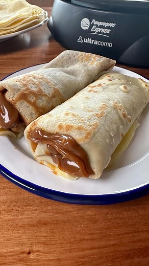 Natalia Penchas | Panqueques con dulce de leche 🇦🇷 Cuanto dulce le pones a tu panqueque? Estrenando mi panquequera eléctrica de @mundoultracomb Para 18... | Instagram