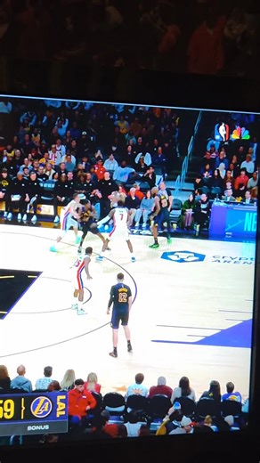 stepback pivot switch? travel ? #fyp #nba