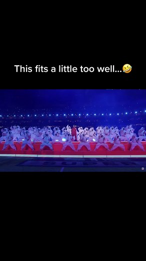 Rihanna performing Augustus Goop with the oompa loompas #rihanna #willywonka #superbowl #kansas #kansascity #rihannaedit #rihannavideo #viral #augustusgloop #oompaloompa #marshmallow #rihannadance #viral #fyp #prophecy #halftimeshow #superbowlhalftimeshow #funny