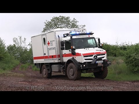 German Red Cross Mercedes Unimog Ambulance - off road driving with blue lights - Rettmobil 2023