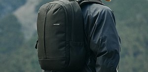 Apple公認のバックパック。シーンやフィールドで使える工夫があちこちに