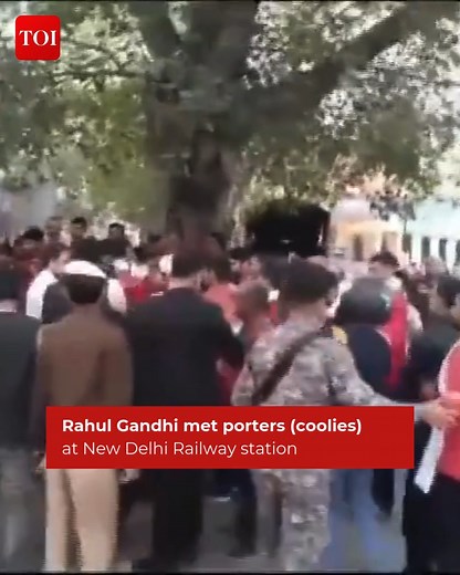 #Delhi | Lok Sabha LoP and Congress MP #RahulGandhi met porters (coolies) at New Delhi Railway station today | The Times of India