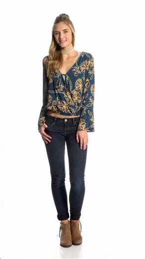 i078 • 4K Claire Gerhardstein looking stylish wearing Skinny Jeans and a Casbah Top