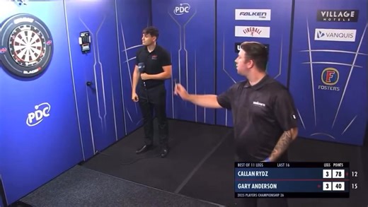 Incredible sportsmanship from Gary today. Someone in the background was disturbing Callan’s throw, so Gary bust 40 with a bullseye first dart! Gary went on to win 6-4! | Gary Anderson Fans Page