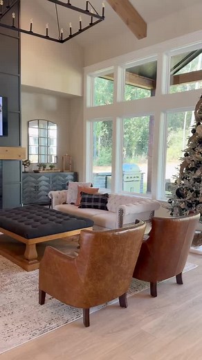 Oh how we love our Blackoak Model!! 😍🖤🌟 #WendyKempDesign #WKDesign #InteriorDesign #BlackoakHomesTexas #FarmhouseModel #CustomHomesTexas #TexasHomes #DesignDetails #ModernFarmhouse #LuxuryLiving #TimelessDesign #ModelHome #TexasDesigners #RGR | Wendy Kemp Design