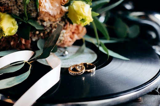 【2026年最新】結婚式で実際に使用された曲ランキング！ 定番/最新曲､著作権や選曲のコツも｜マイナビウエディング