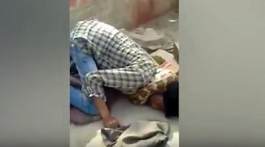 Shocking video shows snake charmer chocked by his python! (video) - ProtoThema English
