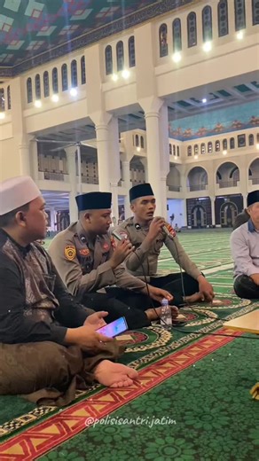 Gema Takbir Merdu di Masjid Al Akbar Surabaya