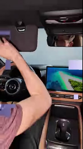 💡Deployable spoiler of the facelifted Porsche 911 GTS. The Porsche 911 facelift comes with Matrix-LED standard, optional with HD Matrix LED (shown here), better aerodynamics for the GTS (adaptive air intakes), updated front and rear bumper. The GTS gets a 3,6 l 6-cyl flat Hybrid engine with a single turbo with 2 electric motors: a) electric turbo b) e-motor. System output: 540 hp. The base 911 Carrera comes with a non-Hybrid 3,0 l 6-cyl flat biturbo engine with around 400 hp. #Porsche #Porsche9