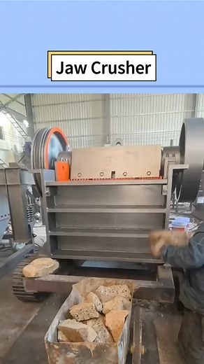 Crawler mobile PE300x1300 jaw crusher tested for crushing performance before shipment! BTMA specializes in crawler-type mobile crushing equipment suitable for a variety of complex construction sites. ✅ Flexible and maneuverable - The crawler chassis design easily handles rough terrain. ✅ Powerful crushing force - The large 300x1300 opening design is suitable for a variety of ores and construction materials. ✅ Easy to operate - One-touch start and stop for simple maintenance. ✅ Factory direct sal