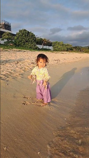 波打ち際で水遊び🌸1才９ヶ月赤ちゃん👶21世紀の森ビーチ🎵