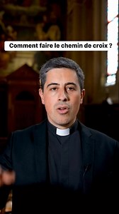 La prière du vendredi, c’est le chemin de croix : refaire le chemin que Jésus a parcouru avec sa croix ✝️Voici les 14 stations 🙏- 1e station : Jésus est condamné à mort. - 2e station : Jésus est chargé de sa croix- 3e station : Jésus tombe sous le bois de la croix. - 4e station : Jésus rencontre sa Mère.- 5e station : Simon de Cyrène aide Jésus à porter sa croix- 6e station : Véronique essuie la face de Jésus.- 7e station : Jésus tombe pour la seconde fois.- 8e station : Jésus console les fille