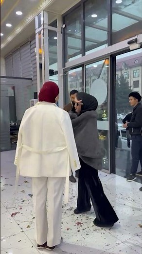 They said, "1! 2! 3! RELEASE 'EM 🎈😱💥