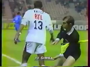Bonjour à tous ! On commence la journée avec cette bicyclette d'Amara Simba contre Mulhouse le 7 avril 1990. | Histoire du PSG