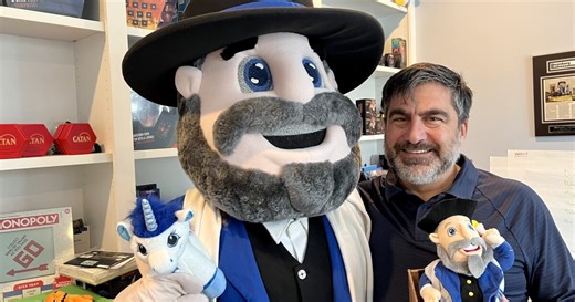 Meet the Ohioan behind the ‘Mensch on a Bench’