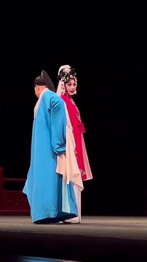 Doesn't she make it look easy, doesn't she make it look good? @tin_actor from GuoGuang Opera Company shows us what exactly goes into the ancient qiao footbinding technique 🤯 used for A Show of Prowess: Peking Opera Excerpts at Esplanade on 21 Jul. #chineseopera #esplanadesg #mydurian