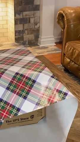 Stack a box on a flower pot... 🎁🎅