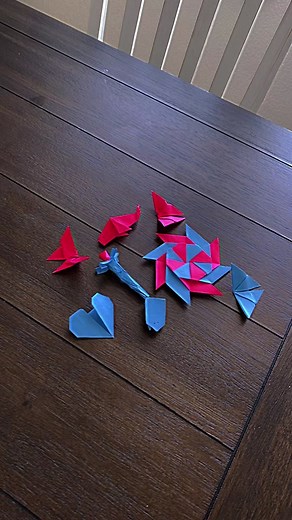 Hi I am new to origami but I am using sticky-notes give some suggestions of what I should do and yes I only have pink and blue sticky-notes I am going to buy more later on #origami