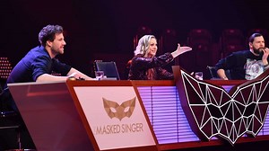 „Masked Singer“ im Ticker: Kakerlake geht freiwillig - auch Göttin enttarnt